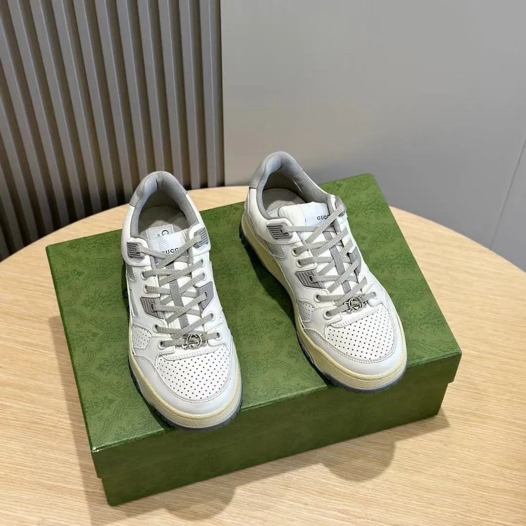 👟👟Ex-factory price👟👟Ex-factory price 580👟👟G Gucc~Gucci's new couple's distressed effect sneakers. This low-top sneaker adopts a basketball-style silhouette design, cleverly incorporating hollow panels and distressed effects, showing its unique ingenuity. Craftsmanship incorporates brand logo details such as the interlocking Double G styling accessories and Gucci logo, a low-key tribute to the brand's design heritage. A rubber non-slip outsole, inlays and embossed sole give the entire design a contemporary feel. Imported cowhide, rubber outsole Size: 35-44 (customized at 38.45)
